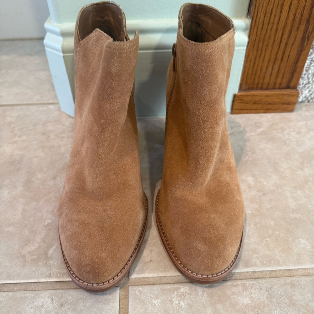 Giani Bernini Tan Ankle Boots
